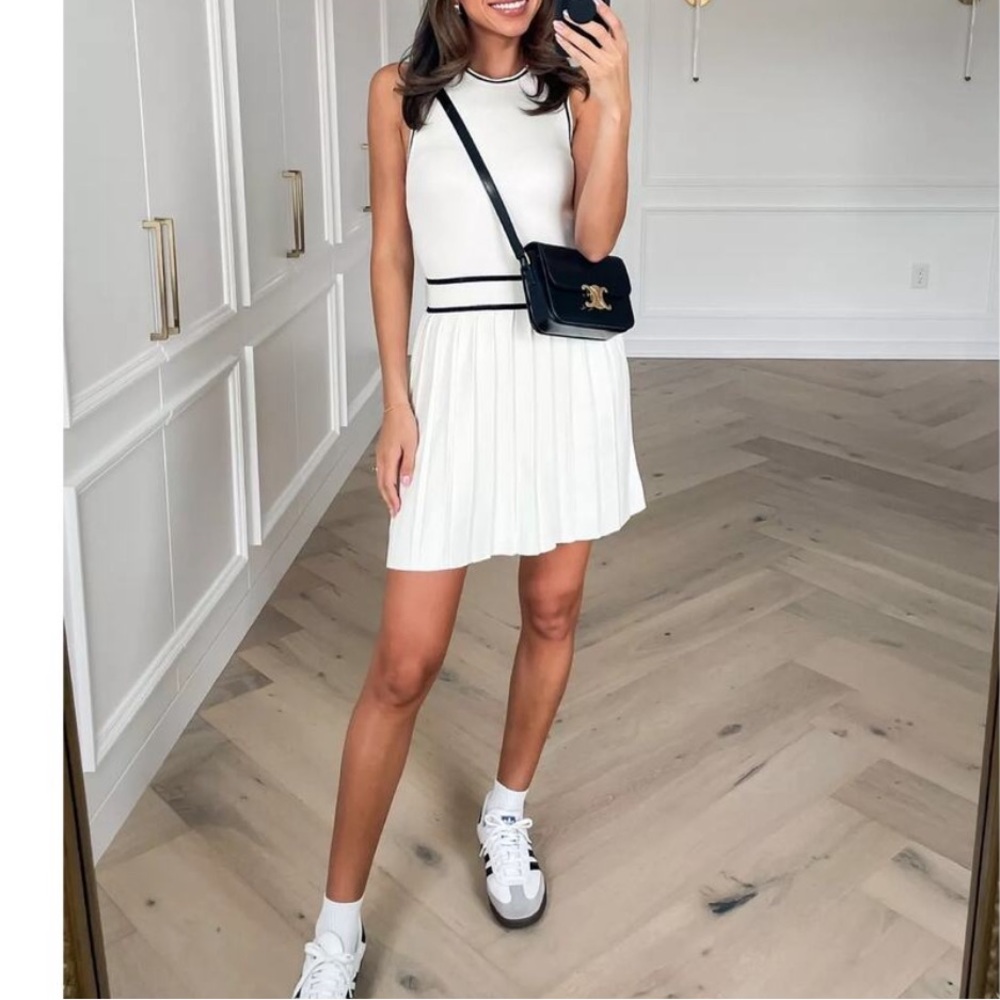 Abercrombie - Pleated Knit Golf Dress in White/Black, XS - Picture 5 of 6